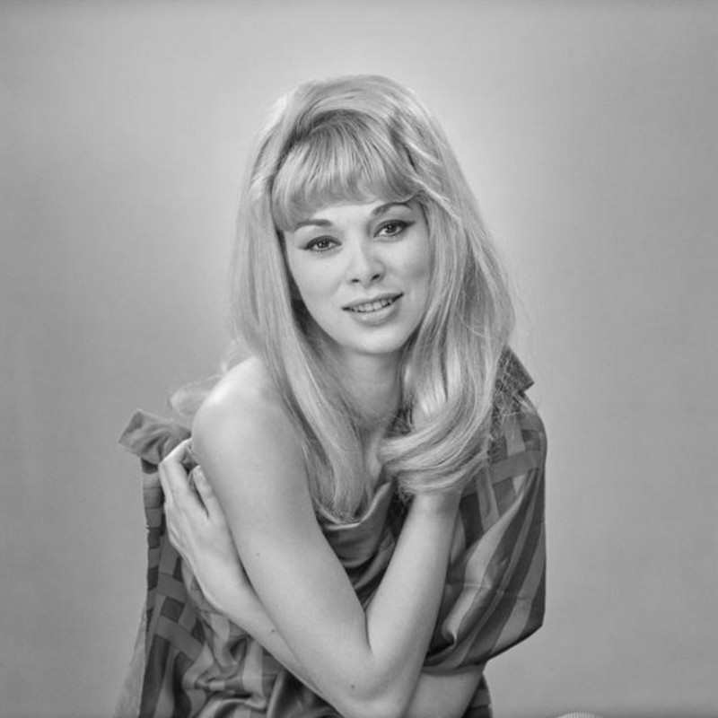 Mireille-Darc-11-septembre-2025.gif