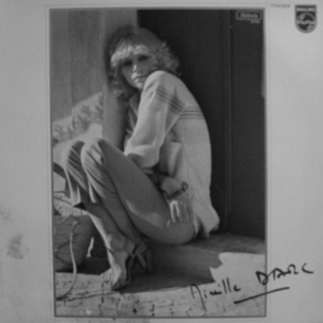 Mireille-Darc-11septembre-2025.gif