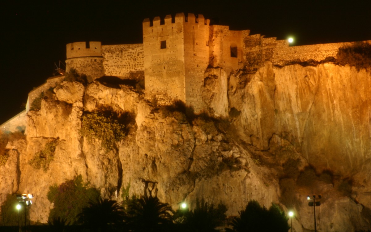 Radio-Futura-en-el-Castillo-de-Salobrena-Verano-1984.jpg