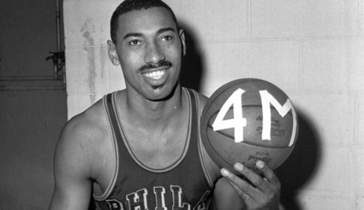 Wilt-Chamberlain-Sosia-Rosario-Fiorello.gif